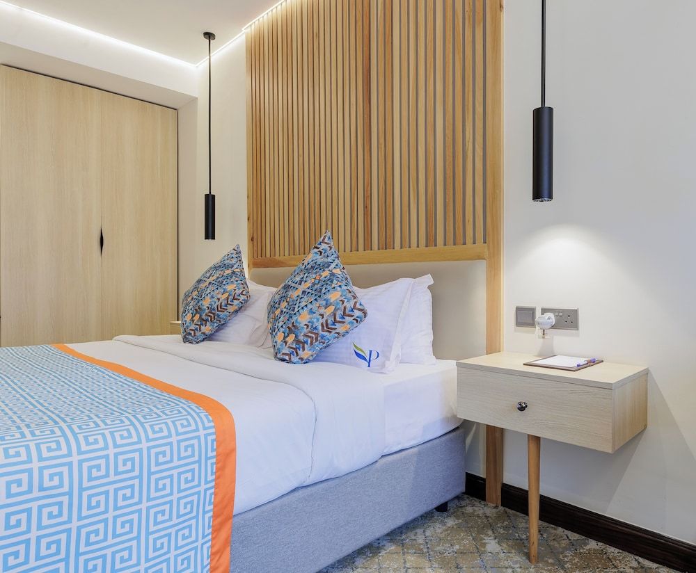 PrideInn Westlands Luxury Boutique Hotel Deluxe Double Room, 1 Queen Bed, City View 3