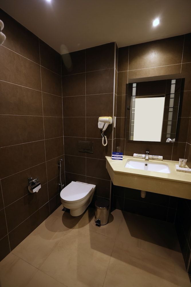 PrideInn Westlands Luxury Boutique Hotel Deluxe Double Room, 1 Queen Bed, City View 19