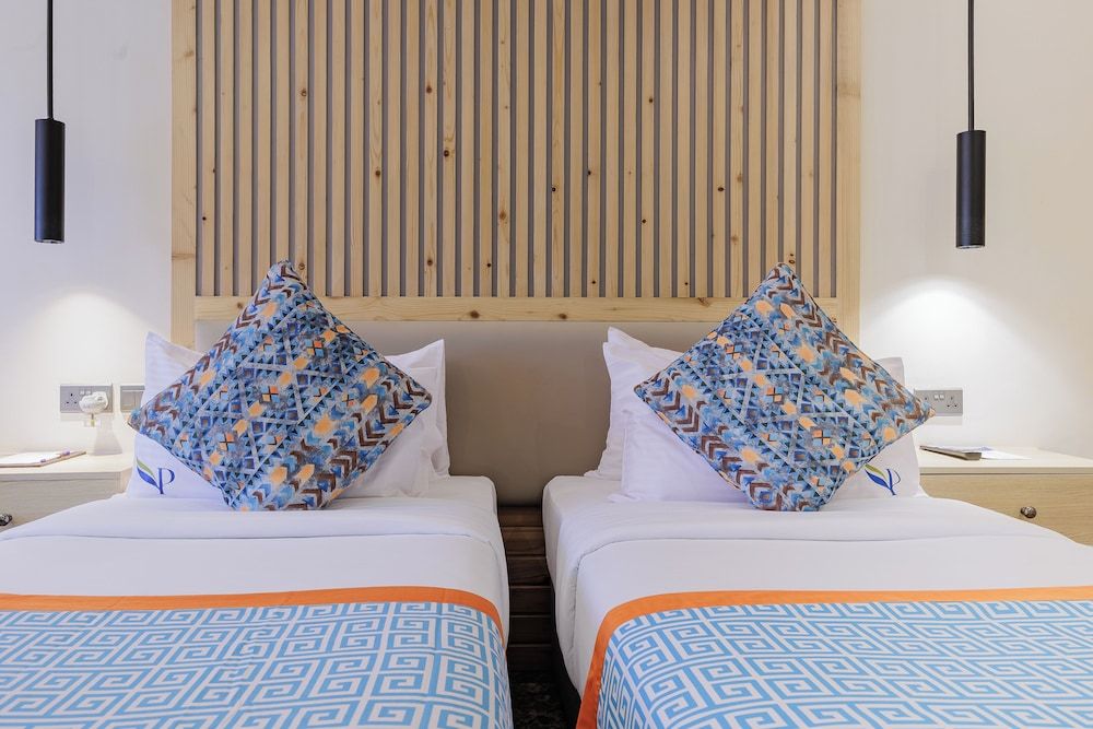 PrideInn Westlands Luxury Boutique Hotel Deluxe Double Room, 1 Queen Bed, City View 7