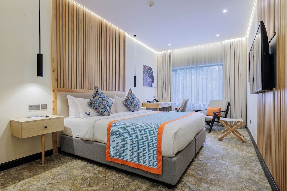 PrideInn Westlands Luxury Boutique Hotel Deluxe Double Room, 1 Queen Bed, City View 4