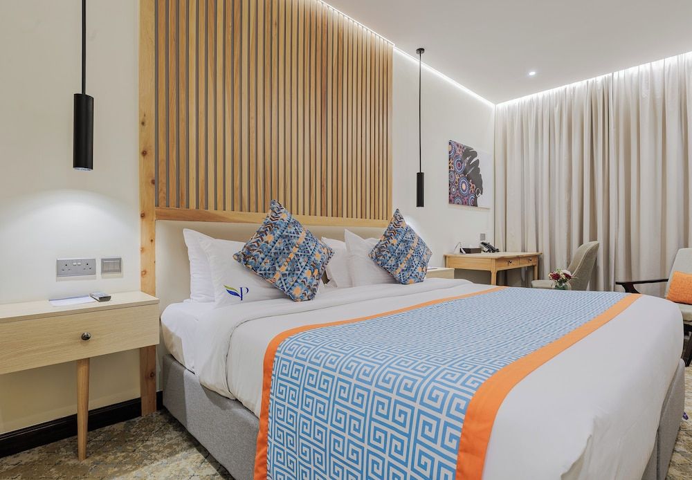 PrideInn Westlands Luxury Boutique Hotel Deluxe Double Room, 1 Queen Bed, City View 6