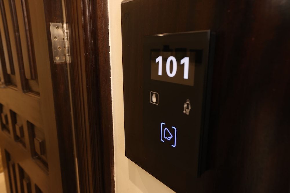 PrideInn Westlands Luxury Boutique Hotel Deluxe Double Room, 1 Queen Bed, City View 3