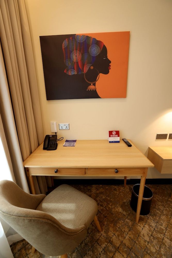 PrideInn Westlands Luxury Boutique Hotel Deluxe Double Room, 1 Queen Bed, City View 4