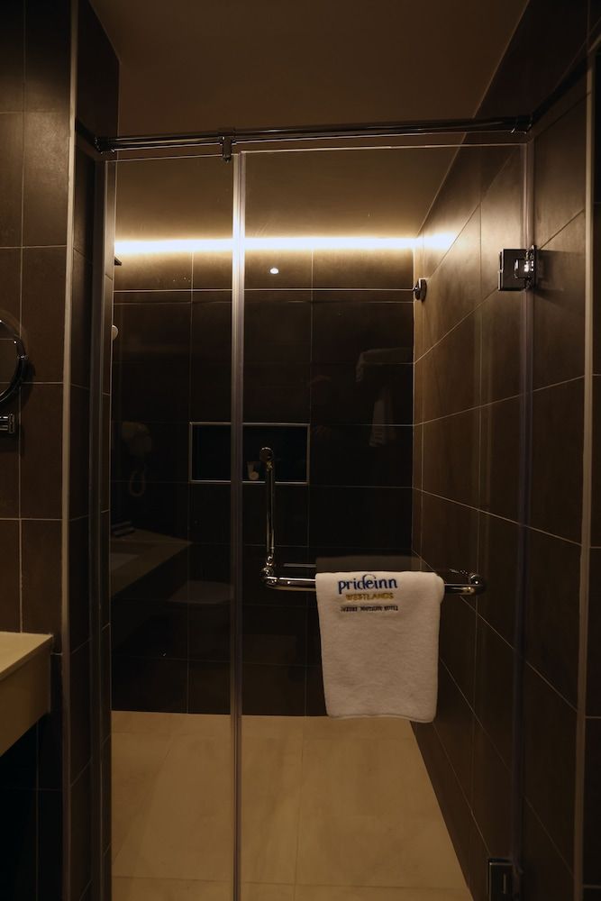 PrideInn Westlands Luxury Boutique Hotel Deluxe Double Room, 1 Queen Bed, City View 18