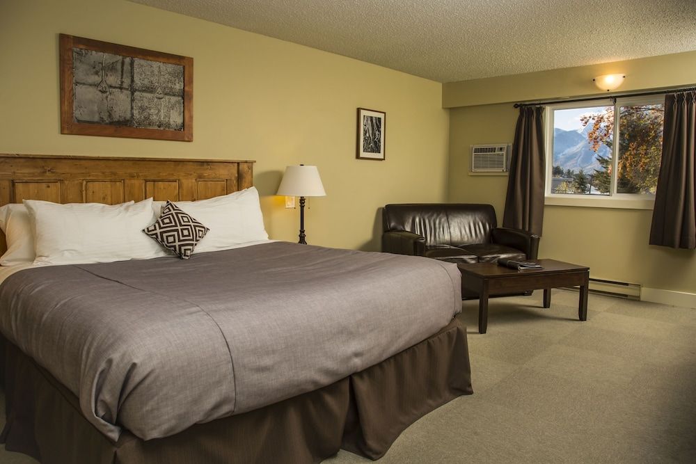 Red Tree Lodge Superior Room, 1 King Bed, Balcony