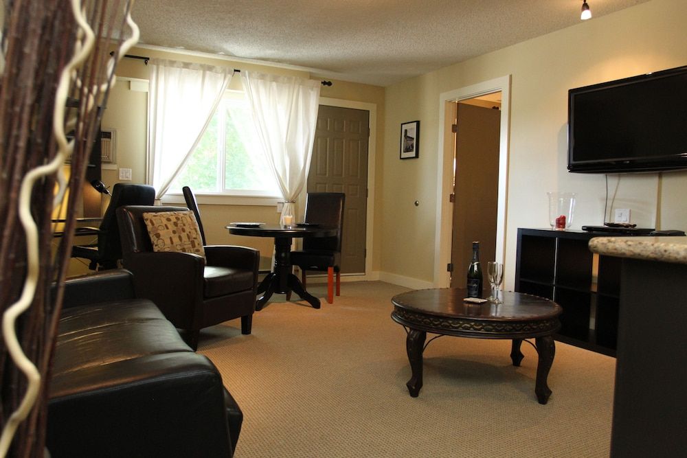 Red Tree Lodge Honeymoon Suite, 1 King Bed with Sofa bed, Balcony 3