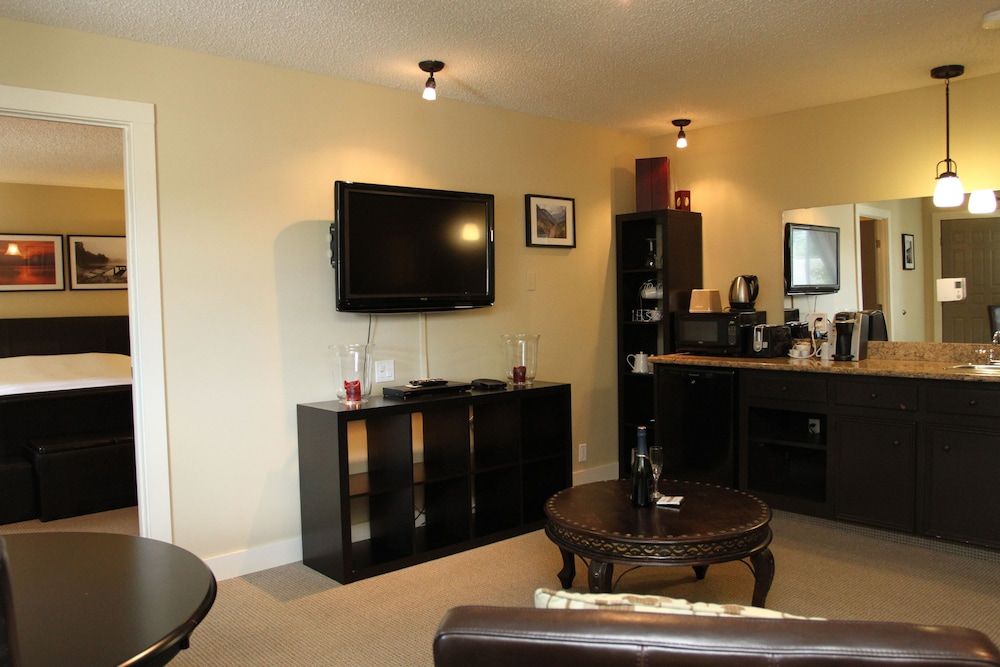 Red Tree Lodge Honeymoon Suite, 1 King Bed with Sofa bed, Balcony 5