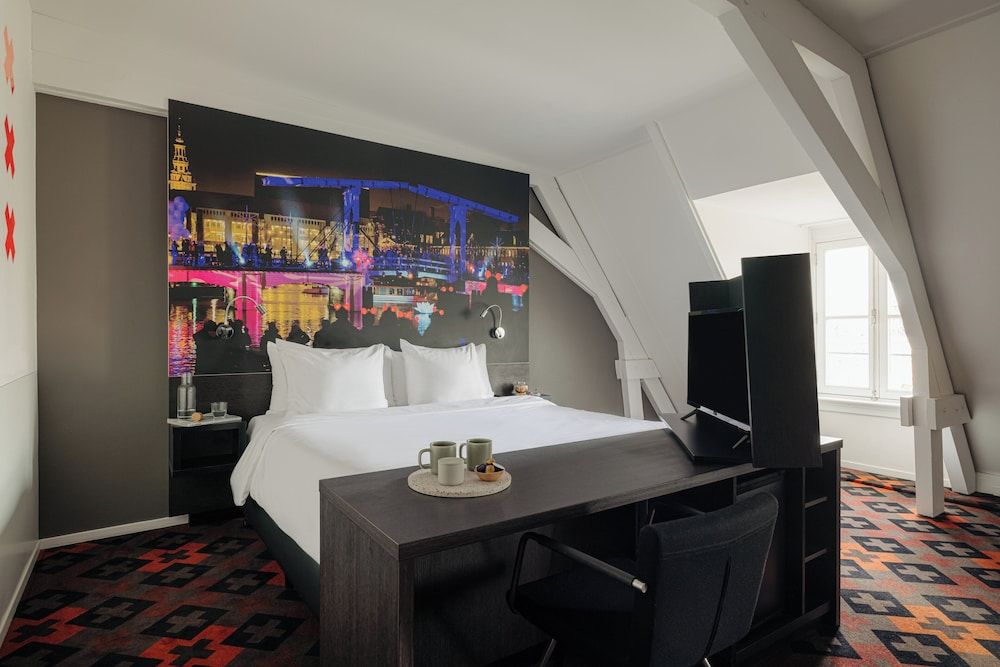 undefined The Manor Amsterdam 3