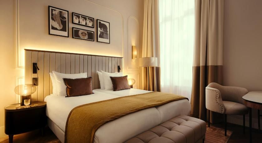 undefined The Manor Amsterdam 5