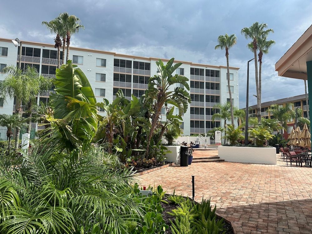 undefined Orlando's Sunshine Resort 3