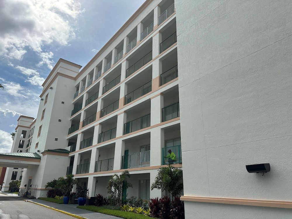 undefined Orlando's Sunshine Resort 7