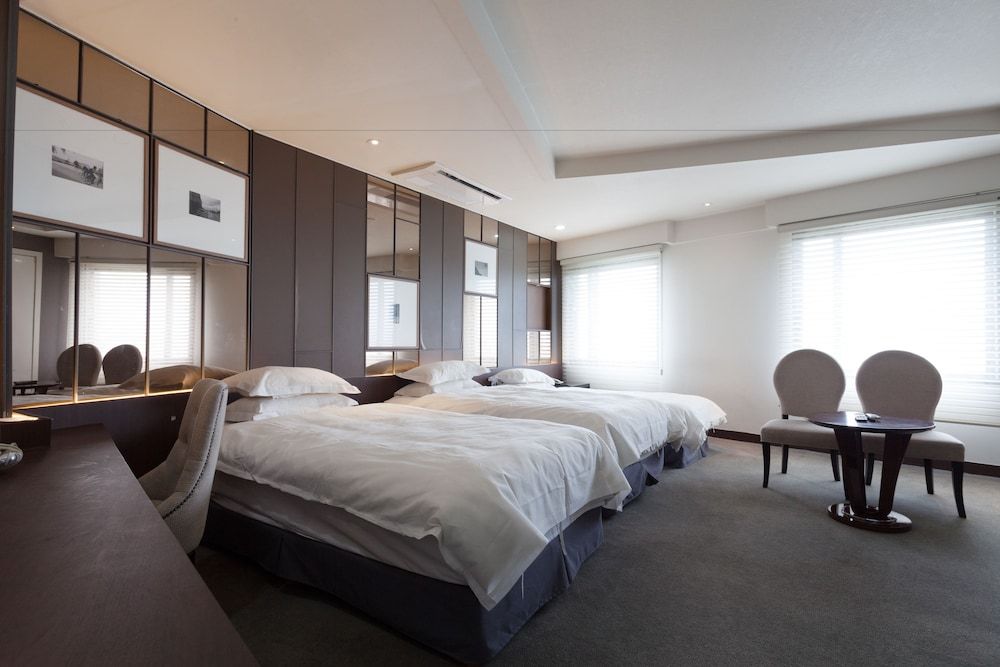 undefined The Riverside Hotel 3