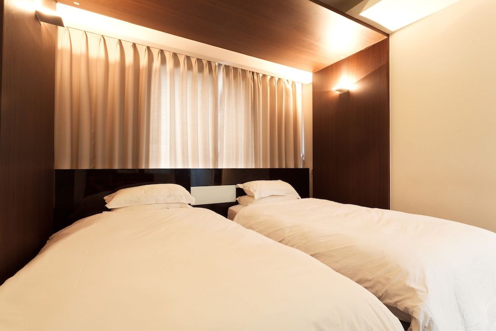 undefined The Riverside Hotel 8