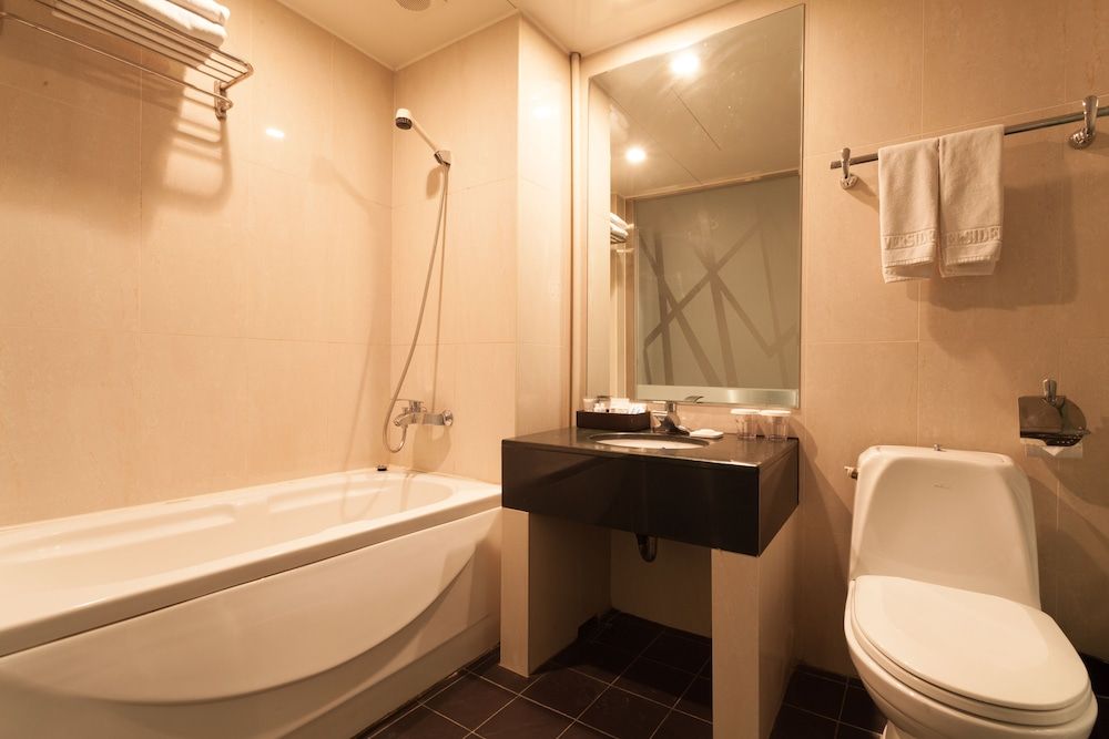 undefined The Riverside Hotel 10