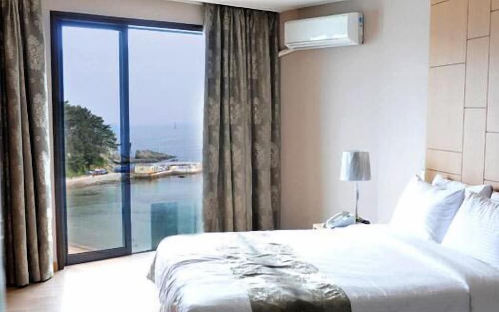 undefined Song Jung Hotel 10