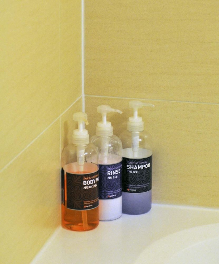 Song Jung Hotel Deluxe Twin Room 12