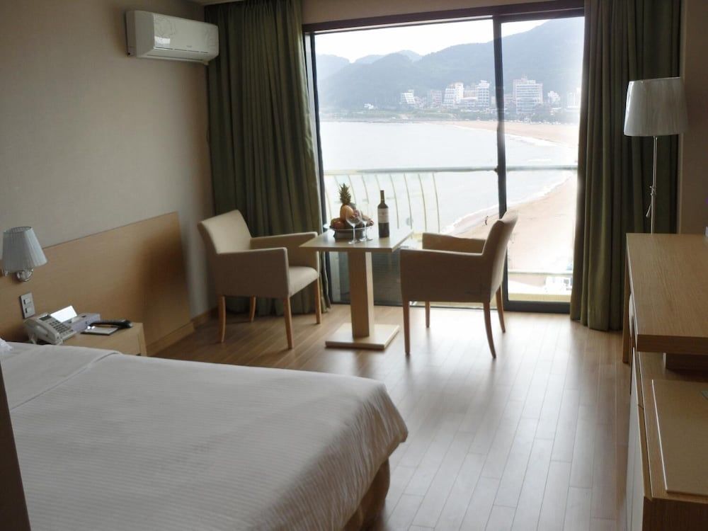 Song Jung Hotel Deluxe Twin Room 7