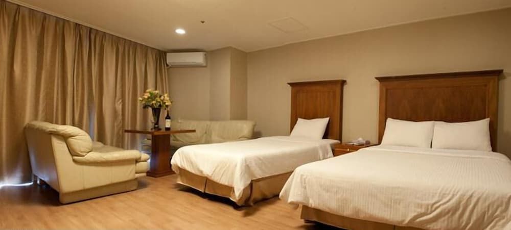 Song Jung Hotel Standard Twin Room 3