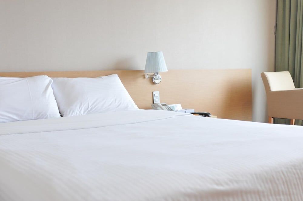 Song Jung Hotel Standard Double Room 2