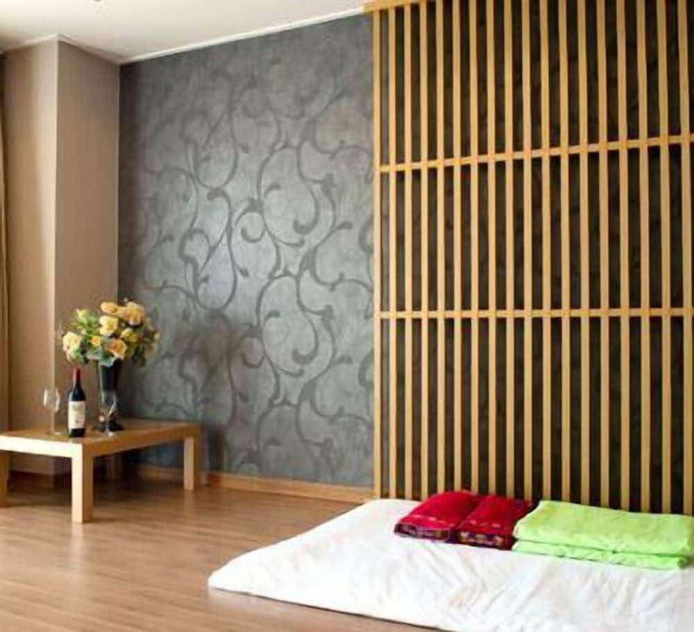 Song Jung Hotel Deluxe Twin Room 8