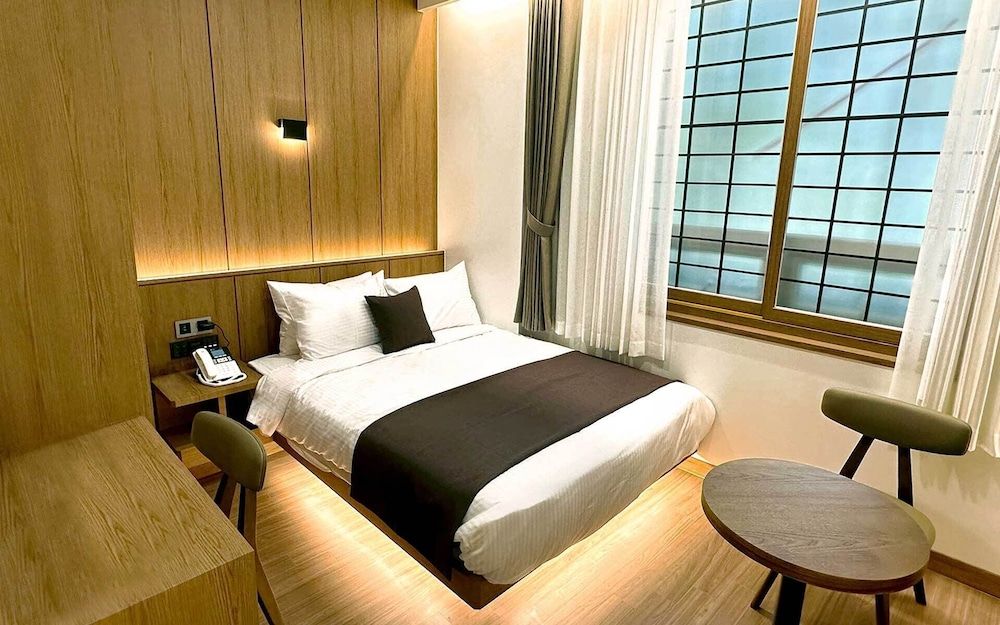 Commodore Hotel Pohang Standard Double Room