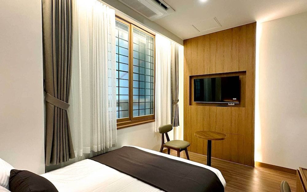 Commodore Hotel Pohang Standard Double Room 6