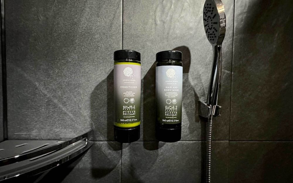 Commodore Hotel Pohang Deluxe Family Twin 6