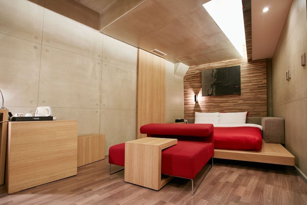 Tria Hotel Standard Double Room 4