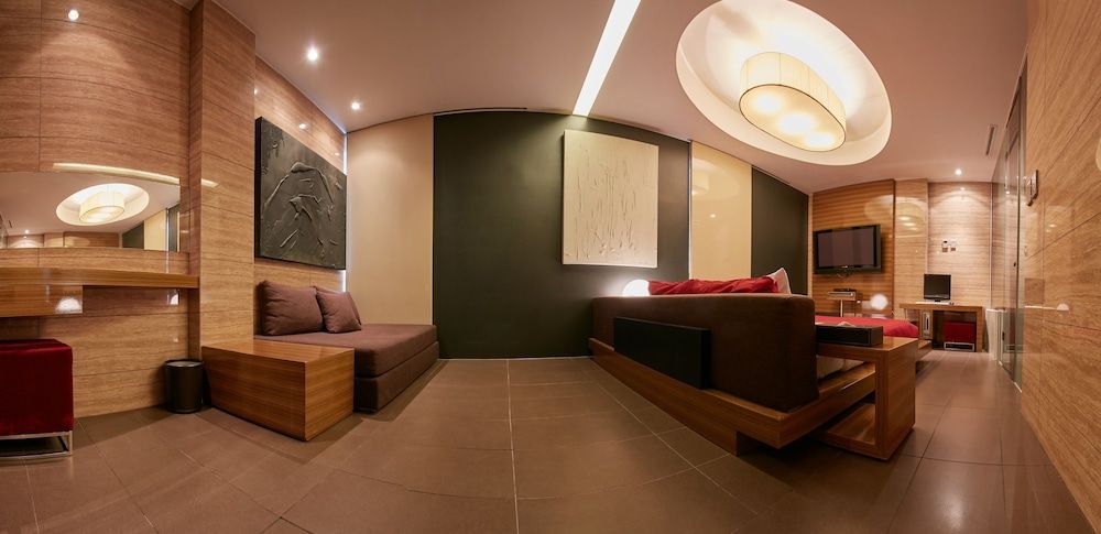 undefined Tria Hotel 7