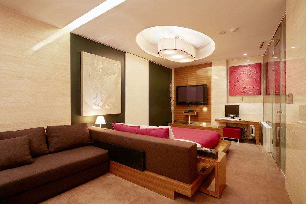 undefined Tria Hotel 2