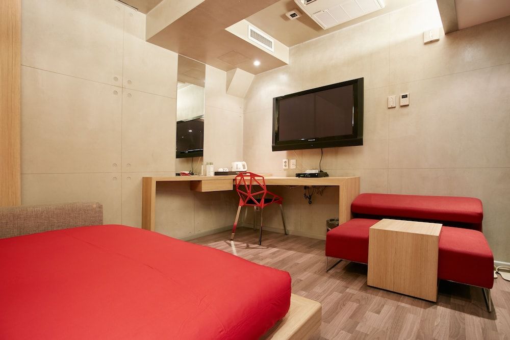 Tria Hotel Standard Double Room 5