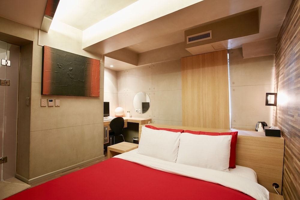 Tria Hotel Standard Double Room 3