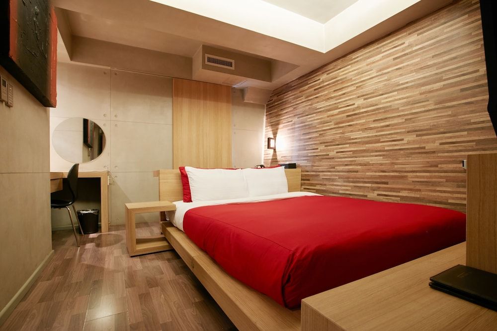 Tria Hotel Standard Double Room 2