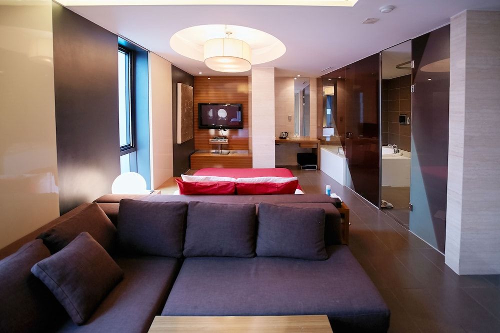 undefined Tria Hotel 6