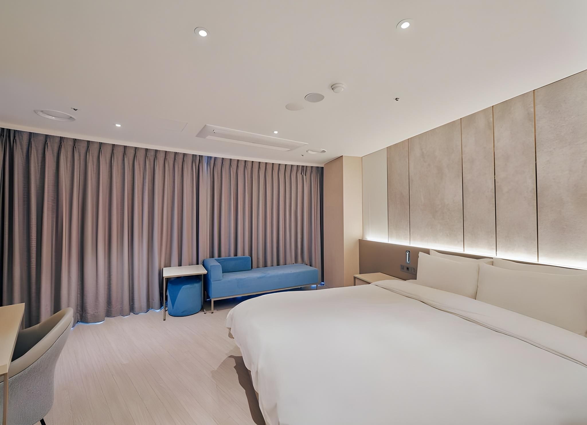 Deluxe Double (No View)