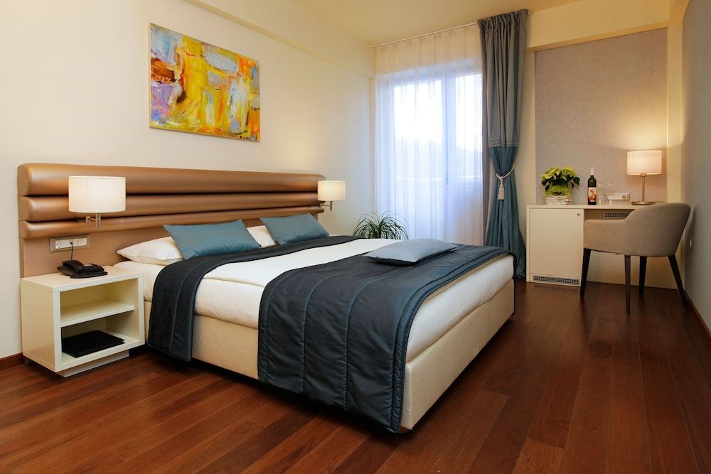 Adria Standard Single