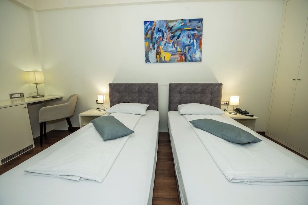 Adria Standard Single