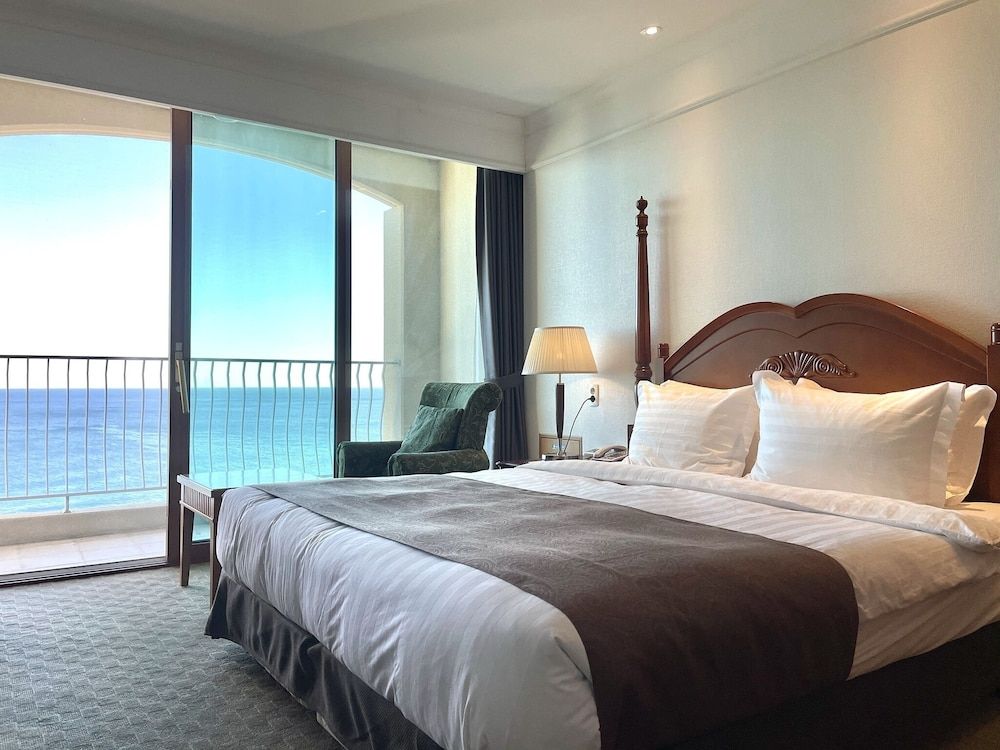 Hotel Maremons Deluxe Room, Ocean View (1Double+1Single) 2