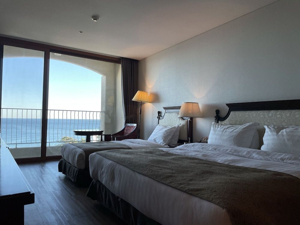 Hotel Maremons Deluxe Room, Ocean View (1Double+1Single) 3