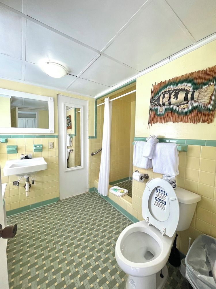 Coconut Cove Resort and Marina Classic Studio, 1 Queen Bed, Kitchen, Ground Floor 3