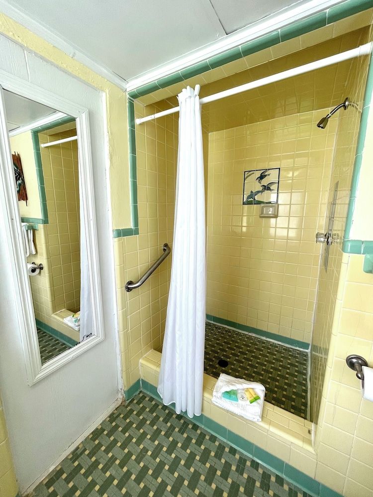 Coconut Cove Resort and Marina Classic Studio, 1 Queen Bed, Kitchen, Ground Floor 4