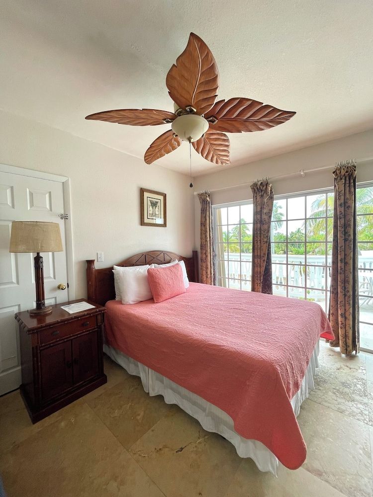 Coconut Cove Resort and Marina Traditional Room 3