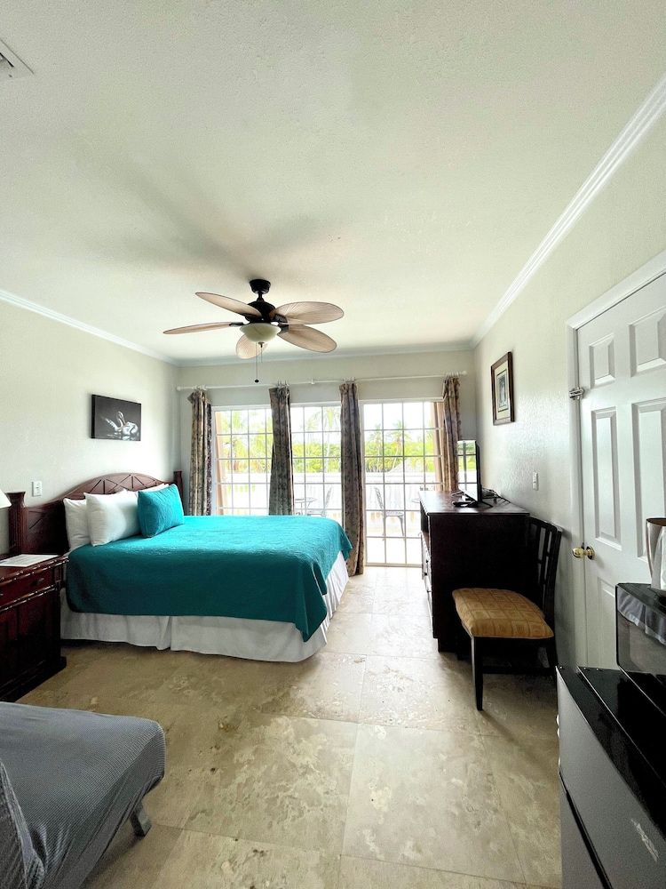 Coconut Cove Resort and Marina Traditional Room 2