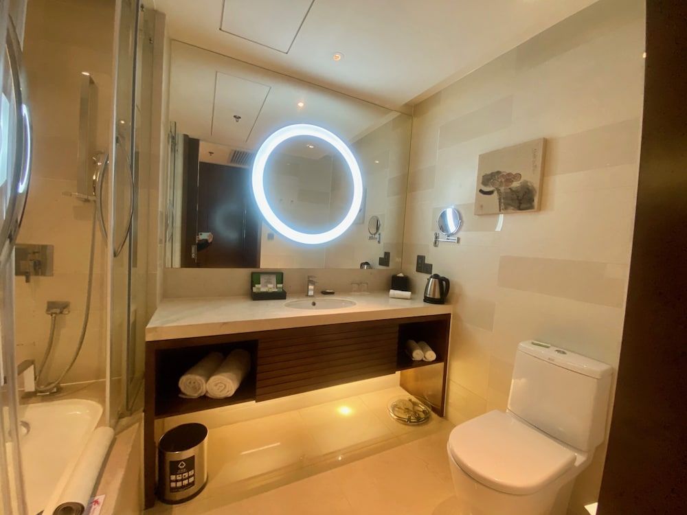 Courtyard by Marriott Shanghai Jiading Deluxe Room, 1 King Bed, Non Smoking, City View 4