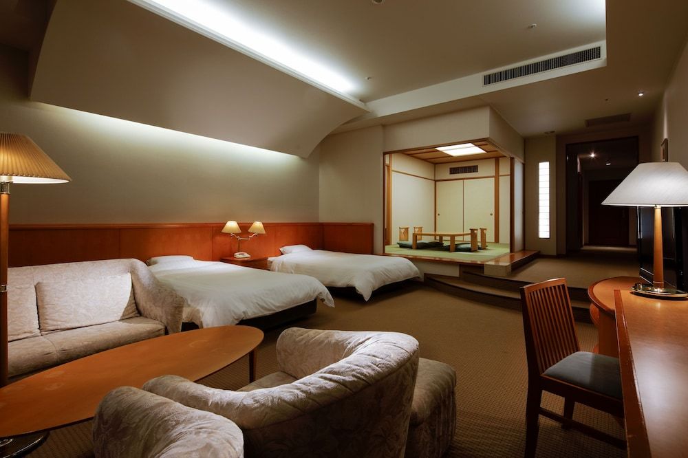 Japanese Western Style (Max 2 Beds & 4 Futon)