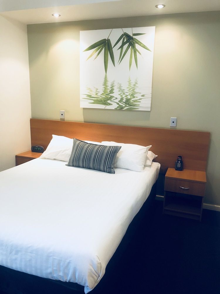 Standard Room, 1 Queen Bed