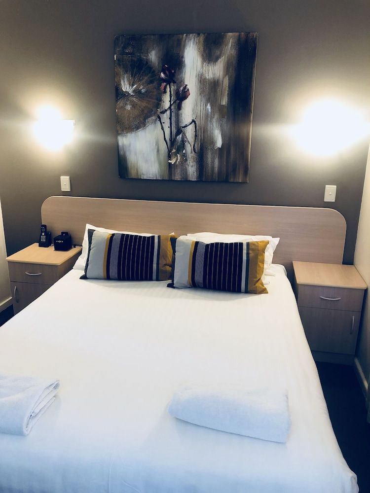 Standard Room, 1 Queen Bed