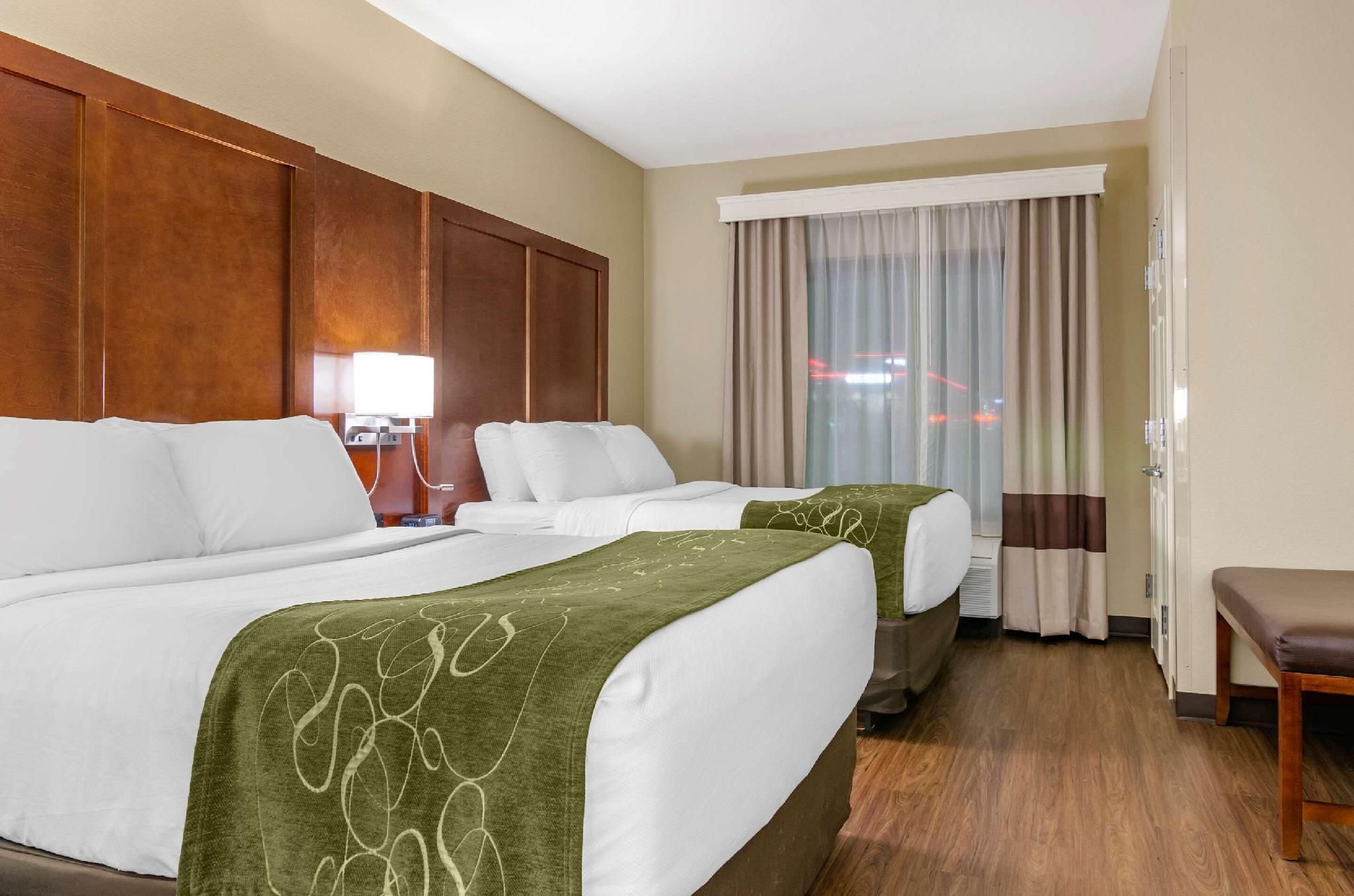 2 Queen Beds, Suite, Nonsmoking