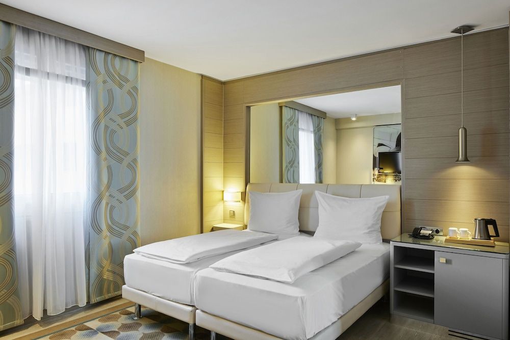 undefined TITANIC Comfort Berlin Mitte 3