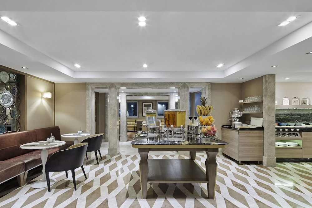 undefined TITANIC Comfort Berlin Mitte 10